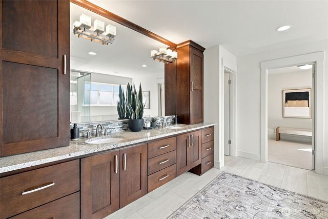 9620 NE 26th Street, Clyde Hill, WA 98004