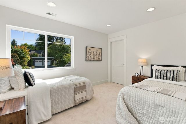 9620 NE 26th Street, Clyde Hill, WA 98004