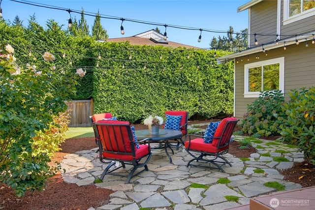 9620 NE 26th Street, Clyde Hill, WA 98004