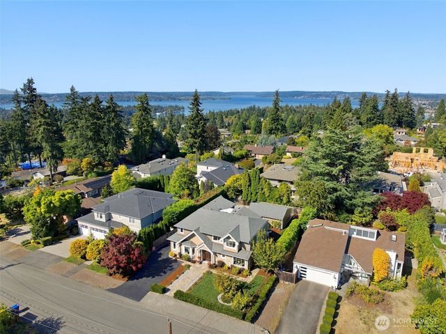 9620 NE 26th Street, Clyde Hill, WA 98004
