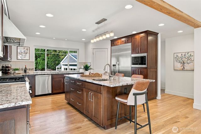 9620 NE 26th Street, Clyde Hill, WA 98004