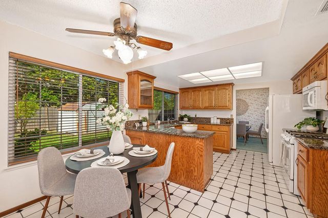 7326 Winnett Way, Sacramento, CA 95823