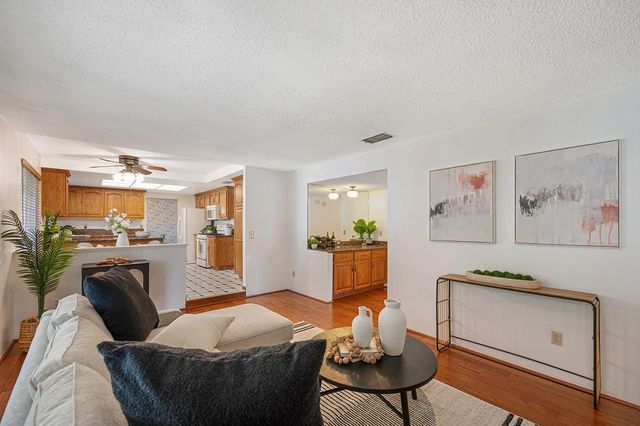 7326 Winnett Way, Sacramento, CA 95823