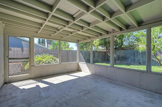 7326 Winnett Way, Sacramento, CA 95823