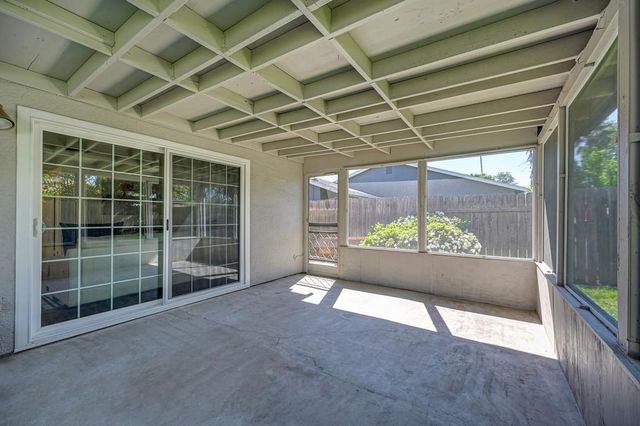 7326 Winnett Way, Sacramento, CA 95823