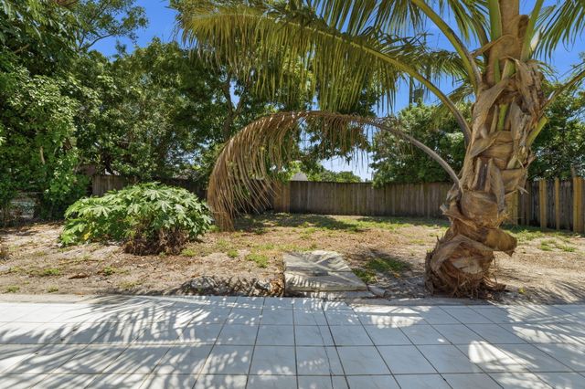4888 Prince Drive, Lake Worth Beach, FL 33461