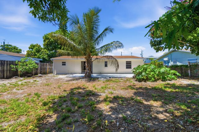 4888 Prince Drive, Lake Worth Beach, FL 33461