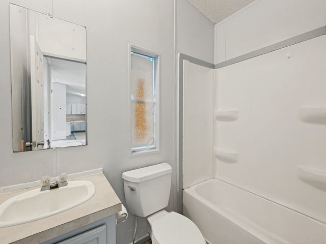 6205 N Highland Circle, Haltom City, TX 76117