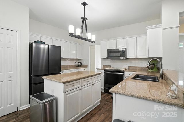 2426 Tory Oak Place, Matthews, NC 28105