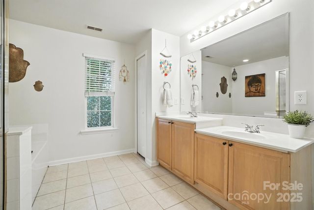 2426 Tory Oak Place, Matthews, NC 28105