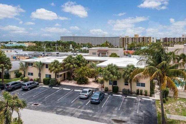 1649 SE 4th Street, Deerfield Beach, FL 33441