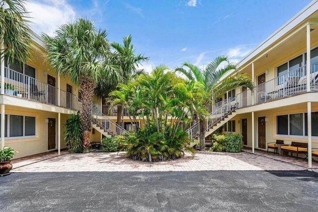 1649 SE 4th Street, Deerfield Beach, FL 33441