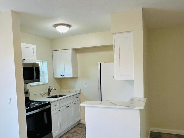 1649 SE 4th Street, Deerfield Beach, FL 33441