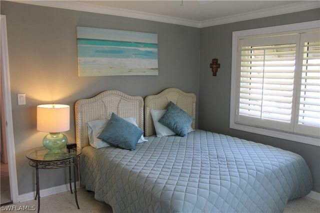 606 Park Shore DR, Naples, FL 34103