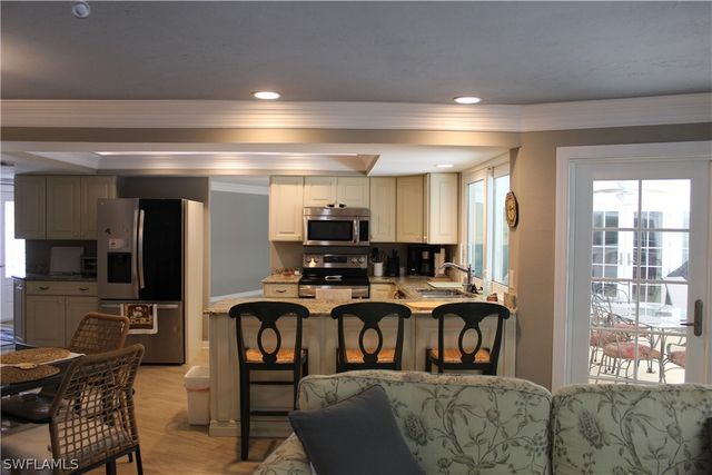 606 Park Shore DR, Naples, FL 34103