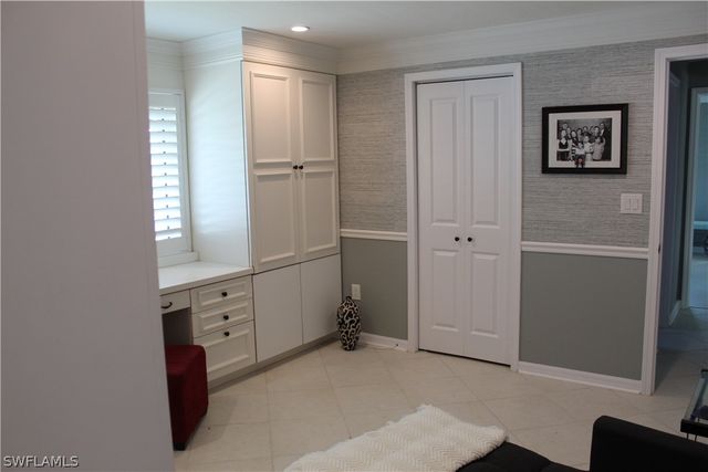 606 Park Shore DR, Naples, FL 34103