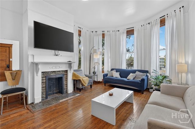 114 W Waldburg Street, Savannah, GA 31401