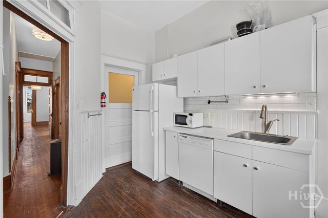 114 W Waldburg Street, Savannah, GA 31401