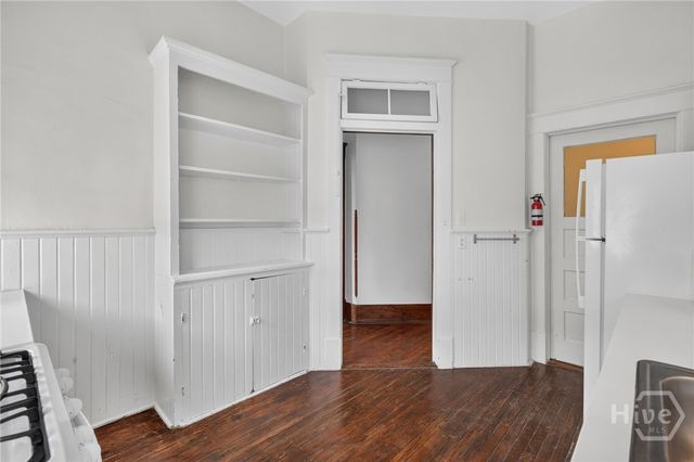 114 W Waldburg Street, Savannah, GA 31401