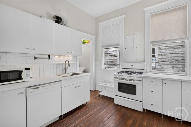 114 W Waldburg Street, Savannah, GA 31401