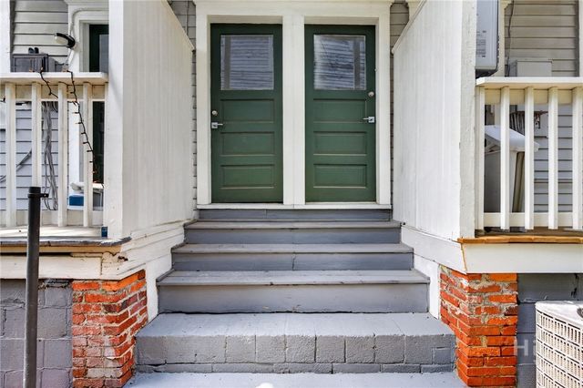 114 W Waldburg Street, Savannah, GA 31401