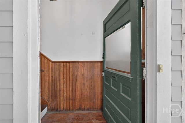 114 W Waldburg Street, Savannah, GA 31401