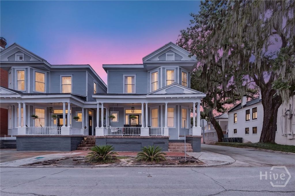 114 W Waldburg Street, Savannah, GA 31401