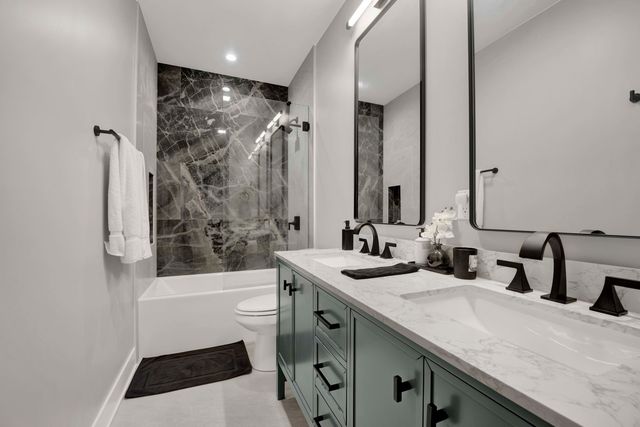 1109 W 16th Street 1, Chicago, IL 60608