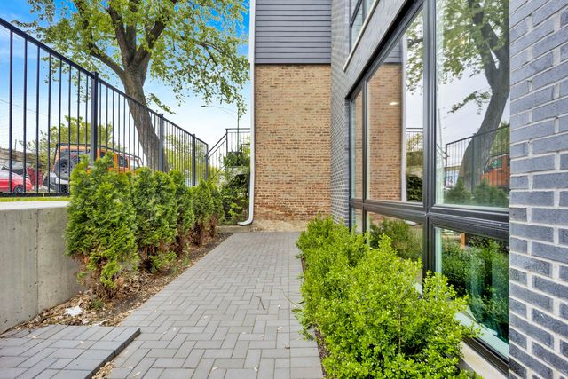 1109 W 16th Street 1, Chicago, IL 60608
