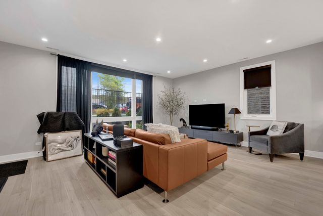 1109 W 16th Street 1, Chicago, IL 60608