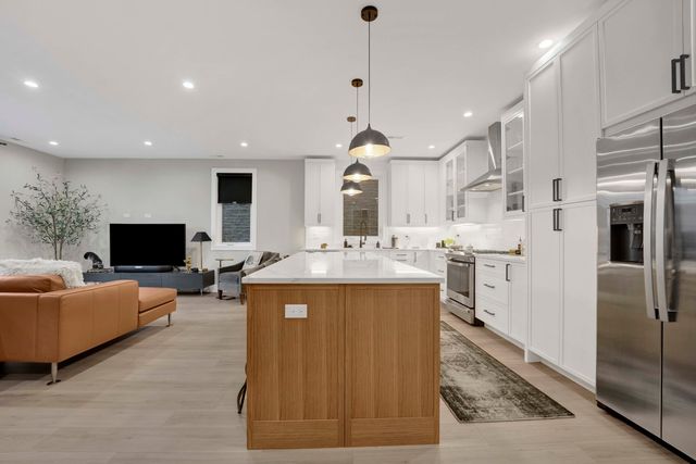 1109 W 16th Street 1, Chicago, IL 60608