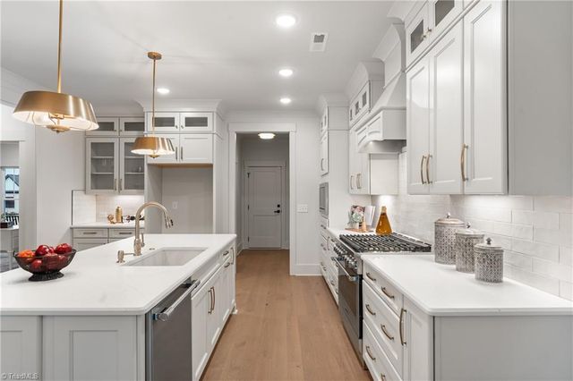 1353 Maple Chase Lane, Winston-salem, NC 27106