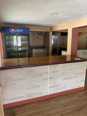 32 Main St, Webster, MA 01570