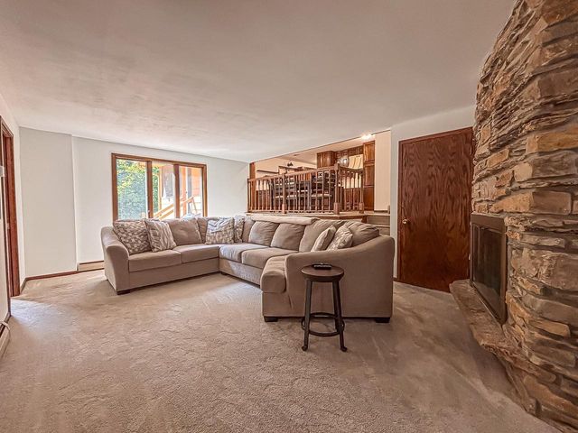W267N7141 White Oak DRIVE, Sussex, WI 53089