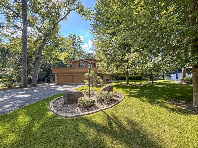 W267N7141 White Oak DRIVE, Sussex, WI 53089