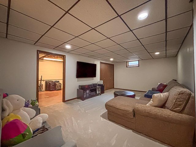 W267N7141 White Oak DRIVE, Sussex, WI 53089
