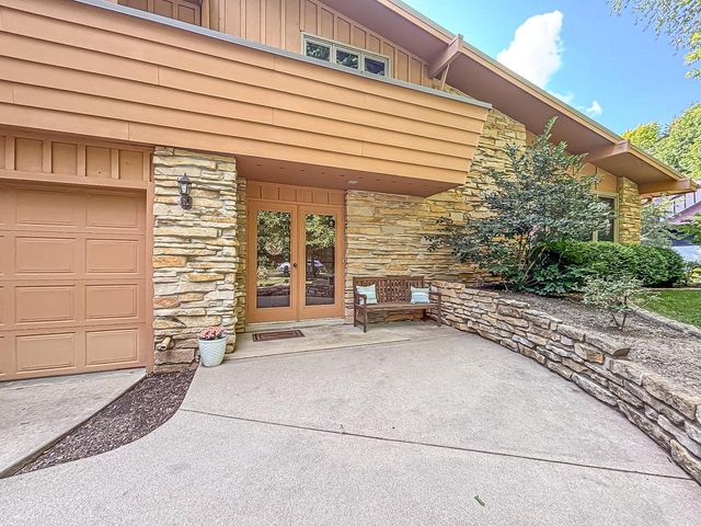 W267N7141 White Oak DRIVE, Sussex, WI 53089