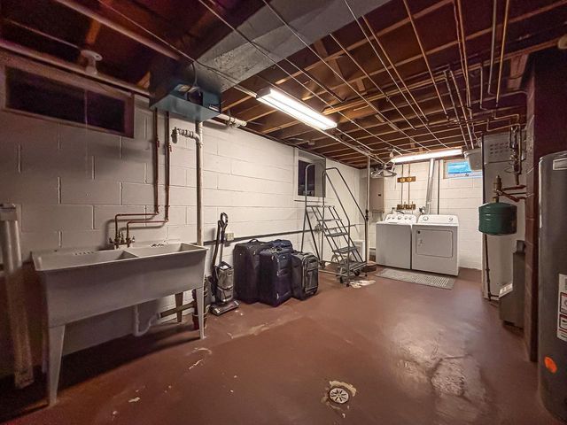 W267N7141 White Oak DRIVE, Sussex, WI 53089