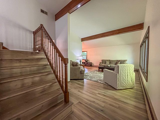 W267N7141 White Oak DRIVE, Sussex, WI 53089