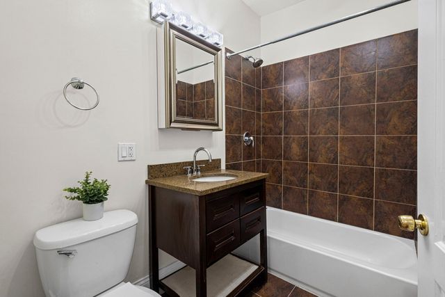 1426 E Hyde Park Boulevard 2, Chicago, IL 60615