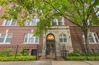 1426 E Hyde Park Boulevard 2, Chicago, IL 60615