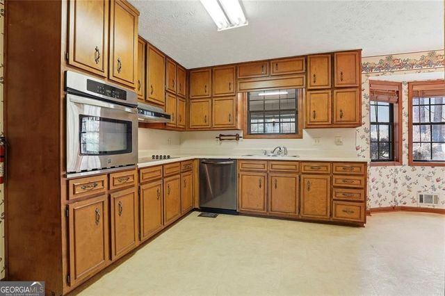 195 Deer Forest Trail, Fayetteville, GA 30214