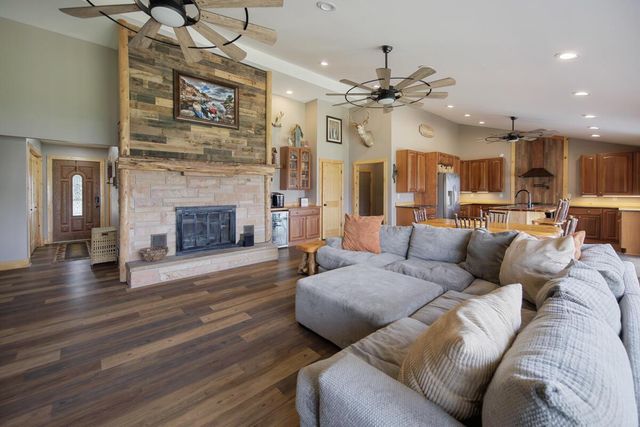 2530 N River ROAD, Waterford, WI 53185