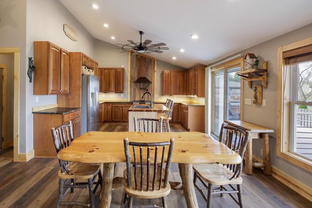 2530 N River ROAD, Waterford, WI 53185