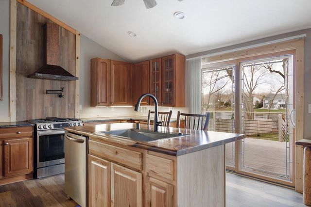 2530 N River ROAD, Waterford, WI 53185
