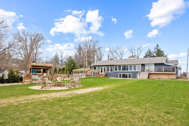 2530 N River ROAD, Waterford, WI 53185