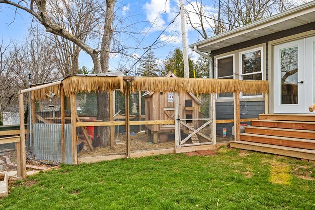 2530 N River ROAD, Waterford, WI 53185