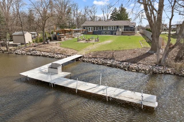 2530 N River ROAD, Waterford, WI 53185