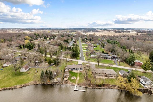 2530 N River ROAD, Waterford, WI 53185
