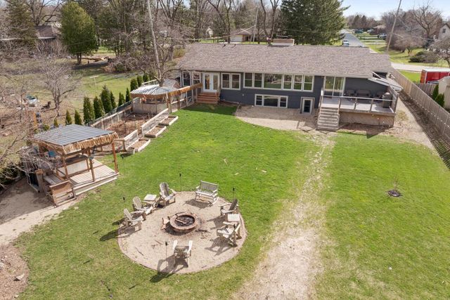 2530 N River ROAD, Waterford, WI 53185